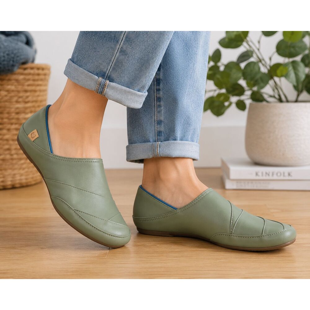 Merrell Leather Slip-On Comfort Shoes Sage Green Women’s Size 7M w/ Box